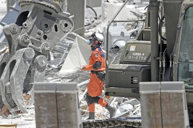 Aftermath of strong earthquake in Kumamoto A firefighter is engaged in a search and rescue operation at the Aeon Mall Kumamoto shopping center in Kashima, Kumamoto Prefecture, southwestern Japan, on July 31, 2026, three days after a deadly explosion following a powerful earthquake.  A14AA0005624706P