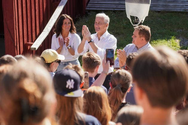 AUFs sommerleir pa Utoya Utoya 20260731. Tonje Brenna, statsminister Jonas Gahr Store og AUF-leder Gaute Borstad Skjervo pa AUFs sommerleir. Foto: Thomas Fure NTB Utoya Norge yamSFQWYqPs EDITORIAL USE ONLY Ref:_POLyamSFQWYqPs.jpg *** AUF s Summer Camp on Utoya Utoya 20260731 Tonje Brenna, Prime Minister Jonas Gahr Store and AUF Leader Gaute Borstad Skjervo at the AUF summer camp Photo: Thomas Fure, NTB Utoya, Norway yamSFQWYqPs EDITORIAL USE ONLY Ref POLyamSFQWYqPs jpg  Copyright: xThomasxFurex xNTBx