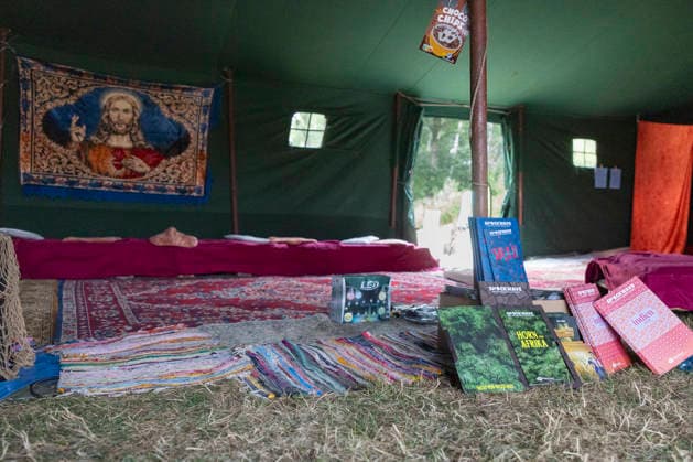 Das Freakstock Festival der Jesusfreaks auf dem Flugplatz Allstedt in Sachsen-Anhalt (Foto vom 30.07.2026). Sommerlicher Hoehepunkt der Jesus Freak -Szene ist das Musikfestival Freakstock . Zum Programm gehoeren auch Dutzende Workshops wie Stressbewaeltigung oder Exkursionen in die Natur sowie Gespraechsrunden und taeglich ein Gottesdienst mit viel Musik. Das Festival der Jesus-Anhaenger unter dem Motto Hier beginnt Zuhause geht bis zum Sonntag. Die 1991 gegruendeten Jesus Freaks sind eine ausserkirchliche christliche Glaubensbewegung mit bundesweit etwa 1.000 Mitgliedern. (Siehe epd-Meldung vom 31.07.2026) EDITORIAL USE ONLY *** The Jesus Freaks’ Freakstock Festival at the Allstedt Airfield in Saxony-Anhalt. Photo taken on July 30, 2 Copyright: epd-bild Paul-PhilippxBraun 300726_ppb-21