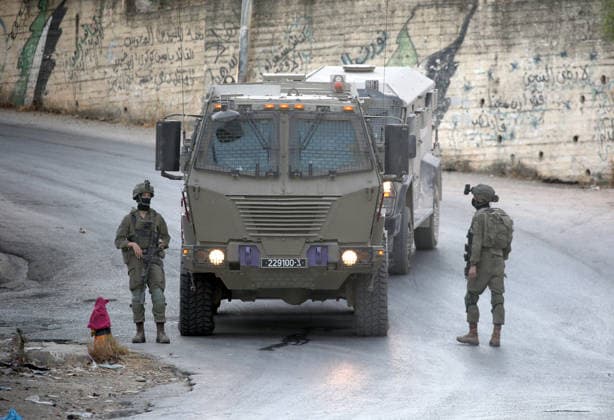 Palestinian-Israeli conflict - 31 Jul 2026 Israeli soldiers closed the main road in the village of Salem, east of Nablus in the West Bank, during the military operation, which included raids and searches of Palestinian homes, resulting in the arrest of two brothers and a third person, following a heavy deployment of forces throughout the village. Nablus Palestine Copyright: xNasserxIshtayehx xSOPAxImagesx Nishtayeh244