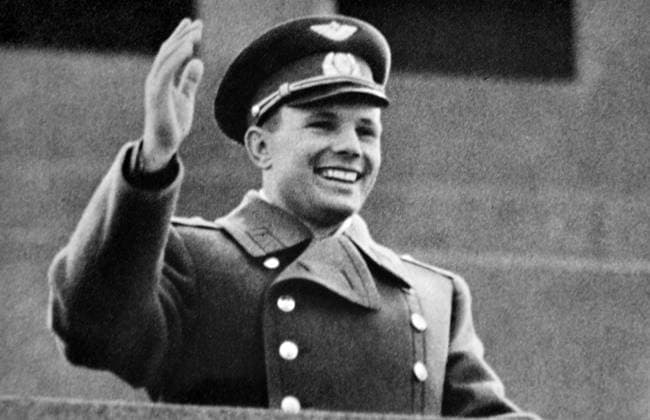 RECORD DATE NOT STATED Yuri Gagarin in 1961 Yuri Gagarin at Moscow s Vnukovo airport after Gagarin s historic flight in 1961. Editorial use only. All other uses to be cleared with the copyright owner (World History Archive), in advance., WHA_033_0877.jpg, Yuri Gagarin; Moscow; Vnukovo airport; historic flight; 1961; astronaut; space exploration; Soviet Union; first man in space; space race; hero; celebration; crowd; cheering; triumph; achievement; space travel; cosmonaut; Soviet space program; space history; space pioneer; space mission; space capsule; space suit; space technology; space conquest; space achievement; space milestone; space discovery; space adventure. Copyright: xx