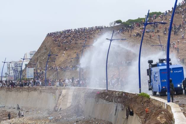 Moroccan forces block irregular migrants attempting to reach Ceuta FNIDEQ, MOROCCO - JULY 31: Moroccan security forces use water cannons as crowds gather near the border with Ceuta while irregular migrants attempt to cross security barriers along the coastline, on July 31, 2026 in Fnideq, Morocco. Authorities blocked roads across the northern city and deployed additional security measures to prevent migrants from reaching Ceuta, the Spanish-administered territory in North Africa. Hicham Rachidi Anadolu Fnideq Fas. Editorial use only. Please get in touch for any other usage.  Copyright: x2026xAnadoluxHichamxRachidix
