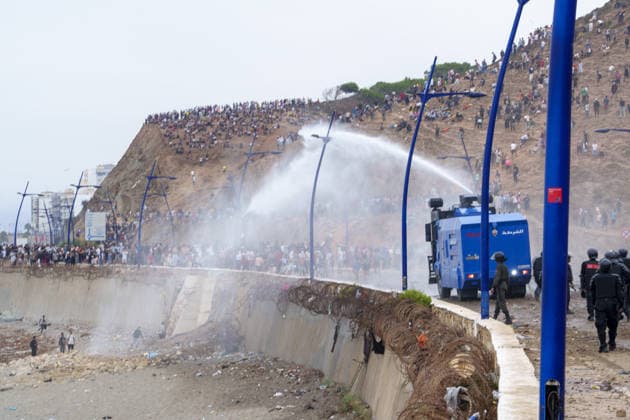Moroccan forces block irregular migrants attempting to reach Ceuta FNIDEQ, MOROCCO - JULY 31: Moroccan security forces use water cannons as crowds gather near the border with Ceuta while irregular migrants attempt to cross security barriers along the coastline, on July 31, 2026 in Fnideq, Morocco. Authorities blocked roads across the northern city and deployed additional security measures to prevent migrants from reaching Ceuta, the Spanish-administered territory in North Africa. Hicham Rachidi Anadolu Fnideq Fas. Editorial use only. Please get in touch for any other usage.  Copyright: x2026xAnadoluxHichamxRachidix