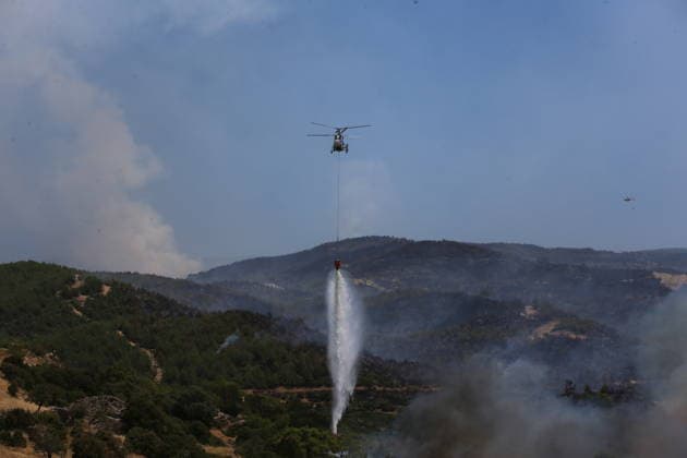 Firefighting efforts continue in Aydin AYDIN, TURKIYE - JULY 31: A firefighting helicopter drops water over a forested area as aerial and ground crews continue battling a wildfire in the Cine district of Aydin, on July 31, 2026 in Aydin, Turkiye. Yusuf Konrat Anadolu Aydin Turkey. Editorial use only. Please get in touch for any other usage.  Copyright: x2026xAnadoluxYusufxKonratx
