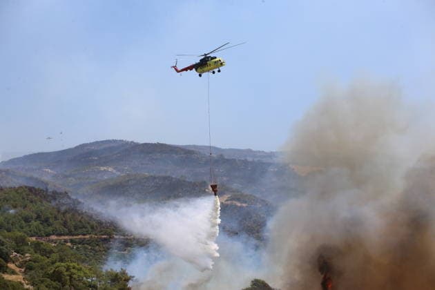 Firefighting efforts continue in Aydin AYDIN, TURKIYE - JULY 31: A firefighting helicopter drops water over a forested area as aerial and ground crews continue battling a wildfire in the Cine district of Aydin, on July 31, 2026 in Aydin, Turkiye. Yusuf Konrat Anadolu Aydin Turkey. Editorial use only. Please get in touch for any other usage.  Copyright: x2026xAnadoluxYusufxKonratx
