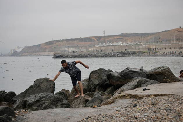Ceuta wakes up to a steady stream of people from Morocco and thousands of young people wandering the streets. Several migrants who have crossed the border, as of July 31, 2026, in Ceuta, Spain. The autonomous city of Ceuta awoke to a steady stream of people continuing to enter from Morocco early this morning, following a night in which the influx through the border area never ceased. Thousands of migrants have entered the autonomous city today by swimming and also on on foot along the breakwater that separates the autonomous city from Morocco. Police sources indicate that more than 20,000 people have entered Spain. JULY 31, 2026. Jesú, Ceuta, Ceuta, Spain  Copyright: xJesusxTorresx 7697098