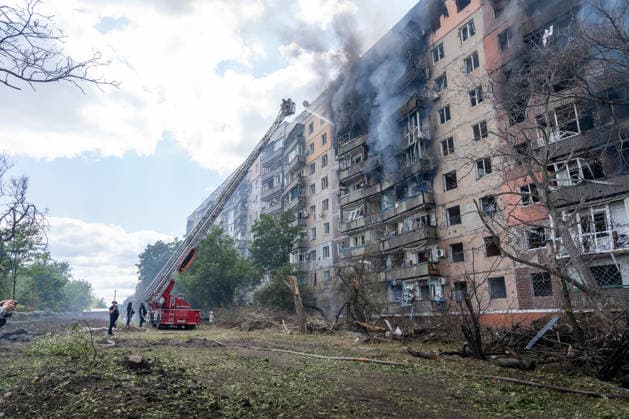 July 31, 2026, Kramatorsk, Donetsk Oblast, Ukraine: Emergency services tackle an air strike by Russian forces on a residential area in Kramatorsk, Donetsk Oblast, Ukraine. Kramatorsk Ukraine - ZUMAm350 20260731_zip_m350_002 Copyright: xCameronxJones-Manleyx