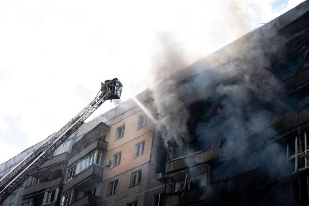 July 31, 2026, Kramatorsk, Donetsk Oblast, Ukraine: Emergency services tackle an air strike by Russian forces on a residential area in Kramatorsk, Donetsk Oblast, Ukraine. Kramatorsk Ukraine  - ZUMAm350 20260731_zip_m350_013 Copyright: xCameronxJones-Manleyx