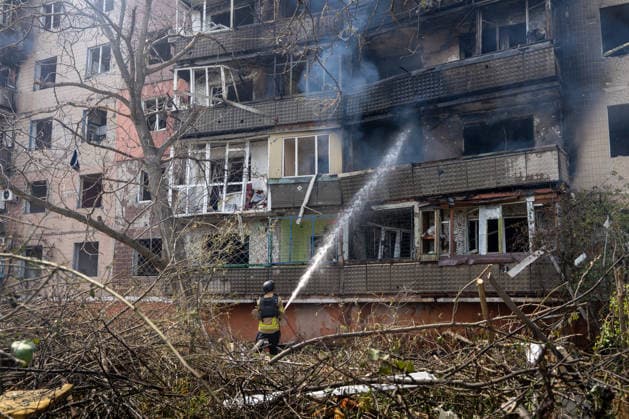 July 31, 2026, Kramatorsk, Donetsk Oblast, Ukraine: Emergency services tackle an air strike by Russian forces on a residential area in Kramatorsk, Donetsk Oblast, Ukraine. Kramatorsk Ukraine  - ZUMAm350 20260731_zip_m350_015 Copyright: xCameronxJones-Manleyx