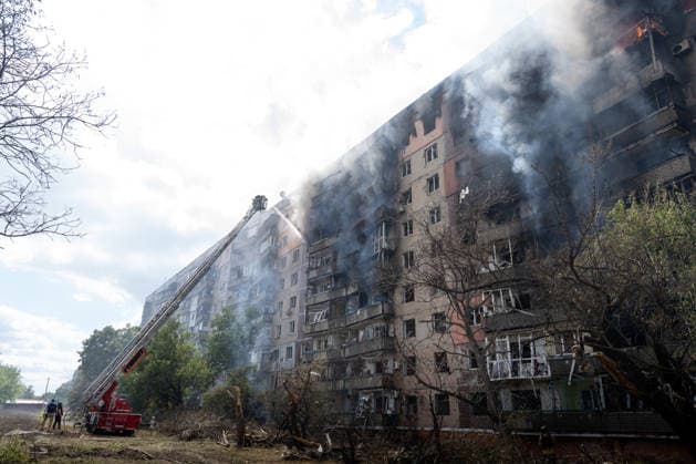July 31, 2026, Kramatorsk, Donetsk Oblast, Ukraine: Emergency services tackle an air strike by Russian forces on a residential area in Kramatorsk, Donetsk Oblast, Ukraine. Kramatorsk Ukraine - ZUMAm350 20260731_zip_m350_014 Copyright: xCameronxJones-Manleyx
