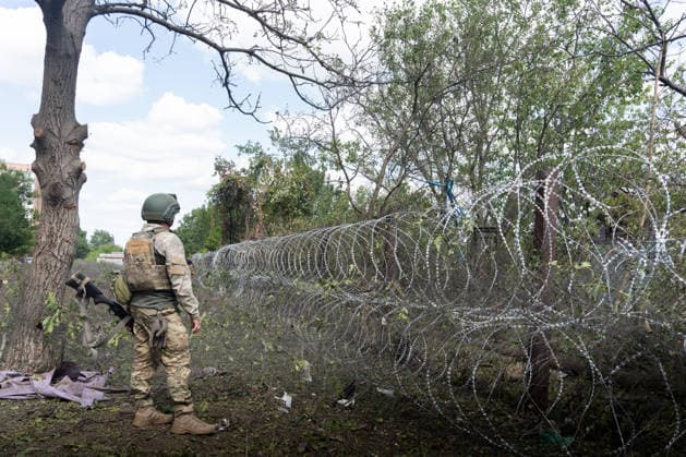 July 31, 2026, Kramatorsk, Donetsk Oblast, Ukraine: Emergency services tackle an air strike by Russian forces on a residential area in Kramatorsk, Donetsk Oblast, Ukraine. Kramatorsk Ukraine - ZUMAm350 20260731_zip_m350_005 Copyright: xCameronxJones-Manleyx