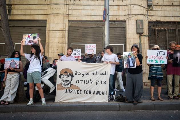 Protesters Demand Justice for Palestinian Activist Odeh Hadalin in Jerusalem JERUSALEM, Israel July 31, 2026: Demonstrators gather outside the Jerusalem District Attorney™s Office to commemorate Palestinian activist and teacher Odeh Hadalin, who was killed last year in Umm al-Khair, South Hebron Hills. Organized by several left-wing groups, the protest called for those responsible for his killing to be brought to justice and denounced ongoing settler violence against Palestinians in the occupied West Bank. During the demonstration, several passersby confronted protesters and seized some of their signs. Jerusalem Israel Copyright: x xjessxflomx xJNAxPressx