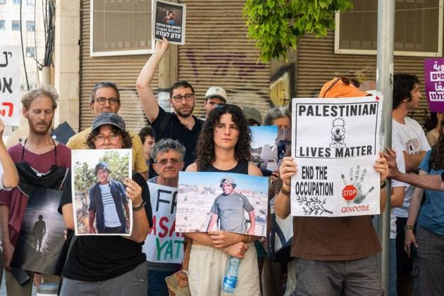Protesters Demand Justice for Palestinian Activist Odeh Hadalin in Jerusalem JERUSALEM, Israel July 31, 2026: Demonstrators gather outside the Jerusalem District Attorney™s Office to commemorate Palestinian activist and teacher Odeh Hadalin, who was killed last year in Umm al-Khair, South Hebron Hills. Organized by several left-wing groups, the protest called for those responsible for his killing to be brought to justice and denounced ongoing settler violence against Palestinians in the occupied West Bank. During the demonstration, several passersby confronted protesters and seized some of their signs. Jerusalem Israel Copyright: x xjessxflomx xJNAxPressx