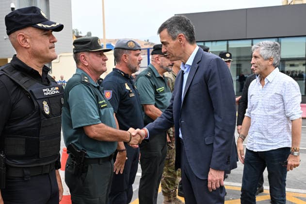 Spanish PM Pedro Sanchez visits Ceuta CEUTA, SPAIN - JULY 31: (----EDITORIAL USE ONLY - MANDATORY CREDIT - LA MONCLOA (SPANISH GOVERNMENT) HANDOUT - NO MARKETING NO ADVERTISING CAMPAIGNS - DISTRIBUTED AS A SERVICE TO CLIENTS----) Spain s Prime Minister Pedro Sanchez (C) and Minister of Interior Fernando Grande Marlaska (R) visit the Spanish city of Ceuta in North Africa following an attempted sea crossing by migrants from Morocco on July 31, 2026. Spanish Prime Minister Pedro Sanchez on Friday described the mass influx of migrants into the Spanish enclave of Ceuta as an attack and a violation of Spain s territorial integrity, while pledging to restore normality as soon as possible. La Moncloa (Spanish Government) Handout Anado  Copyright: x2026xAnadoluxLaxMoncloax(SpanishxGovernment)x xHandoutx