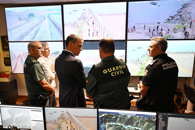News Bilder des Tages Spanish PM Pedro Sanchez visits Ceuta CEUTA, SPAIN - JULY 31: (----EDITORIAL USE ONLY - MANDATORY CREDIT - LA MONCLOA (SPANISH GOVERNMENT) HANDOUT - NO MARKETING NO ADVERTISING CAMPAIGNS - DISTRIBUTED AS A SERVICE TO CLIENTS----) Spain s Prime Minister Pedro Sanchez and Minister of Interior Fernando Grande Marlaska visit the Spanish city of Ceuta in North Africa following an attempted sea crossing by migrants from Morocco on July 31, 2026. Spanish Prime Minister Pedro Sanchez on Friday described the mass influx of migrants into the Spanish enclave of Ceuta as an attack and a violation of Spain s territorial integrity, while pledging to restore normality as soon as possible. La Moncloa (Spanish Government) Handout Anadolu Ceuta  Copyright: x2026xAnadoluxLaxMoncloax(SpanishxGovernment)x xHandoutx