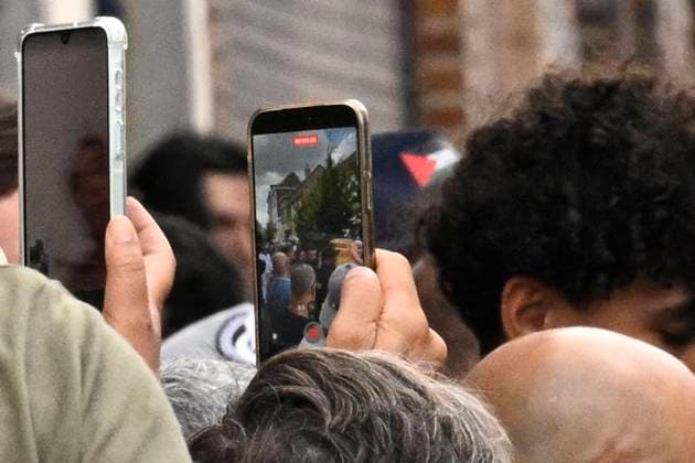 Funeral Of Driss Atounane EVERE, BELGIUM - JULY 31: Prayer gathering in Schaerbeek departs to the funeral, a smartphone filming the loading of the casket pictured on July 31, 2026 in Evere, Belgium, 31 07 2026 Evere Belgium  Copyright: xPhilipxReynaersx