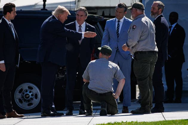 DC: President Trump Inspects Restoration Work Before Departing White House U.S. President Donald Trump inspects some of the restoration work being done on the White House with U.S. Secretary of the Interior Doug Burgum and U.S. Secretary of Defense Pete Hegseth before departing for Camp David on July 31, 2026 in Washington, D.C. Trump is holding a cabinet meeting at Camp David today before heading to his private golf course in Bedminster, New Jersey where he will spend the weekend. (Photo by Samuel Corum Pool ABACAPRESS.COM) Washington DC United States  Copyright: xPool ABACAx