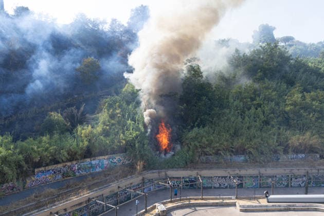 News Bilder des Tages IPA87137289 - Rome: Fire Breaks Out on Monte Ciocci in Rome  Copyright: xMatteoxNardonex xx 87137289
