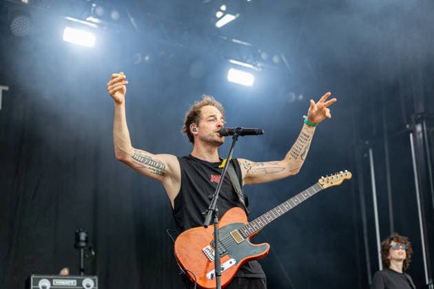 Green Juice Festival 2026 - HEISSKALT Mathias BLOECH (Gesang, Gitarre) - Die Stuttgarter Alternative Rock Band Heisskalt beim Open Air Live Auftritt auf der Mainstage beim Green Juice Festival im Park Neu-Vilich in Bonn Bonn Neu-Vilich Nordrhein-Westfalen Deutschland *** Green Juice Festival 2026 HEISSKALT Mathias BLOECH Vocals, Guitar The Stuttgart-based alternative rock band Heisskalt performing live on the main stage at the Green Juice Festival in Park Neu Vilich in Bonn, Bonn Neu Vilich, North Rhine-Westphalia, Germany Copyright: xMarcxJohnx