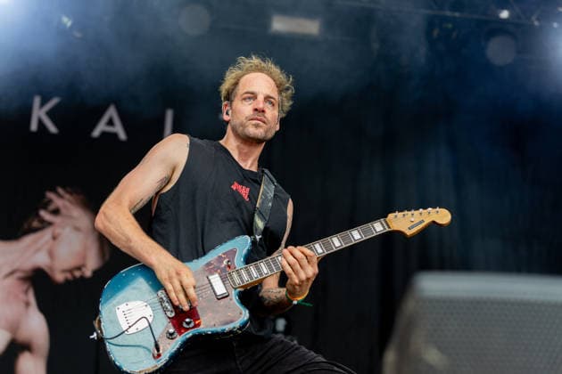 Green Juice Festival 2026 - HEISSKALT Mathias BLOECH (Gesang, Gitarre) - Die Stuttgarter Alternative Rock Band Heisskalt beim Open Air Live Auftritt auf der Mainstage beim Green Juice Festival im Park Neu-Vilich in Bonn Bonn Neu-Vilich Nordrhein-Westfalen Deutschland *** Green Juice Festival 2026 HEISSKALT Mathias BLOECH Vocals, Guitar The Stuttgart-based alternative rock band Heisskalt performing live on the main stage at the Green Juice Festival in Park Neu Vilich in Bonn, Bonn Neu Vilich, North Rhine-Westphalia, Germany Copyright: xMarcxJohnx