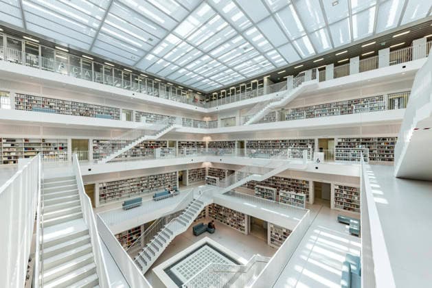 Stadtbibliothek Stuttgart am Mailänder Platz. Innenansicht. 30.07.2026, Stuttgart, Baden-Württemberg, Deutschland