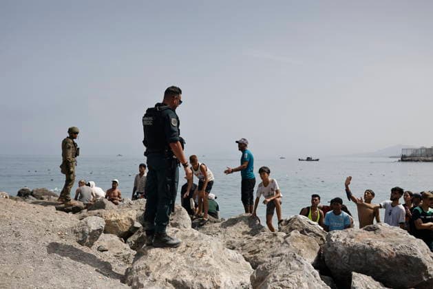 Ceuta wakes up to a steady stream of people from Morocco and thousands of young people wandering the streets. Dozens of people continue to try to cross the border as of July 31, 2026, in Ceuta, Spain. The autonomous city of Ceuta awoke to a large number of people who continued to enter from Morocco early this morning, following a night in which the influx through the border area never ceased. Thousands of migrants have entered the autonomous city today by swimming and also on on foot, skirting the breakwater that separates the autonomous city from Morocco. Police sources specify that more than 20,000 people are believed to have entered Spain. JULY 31, 2026 MIGRATION CRISIS Jesú Ceuta Ceuta, Spain  Copyright: xJesusxTorresx 7697445