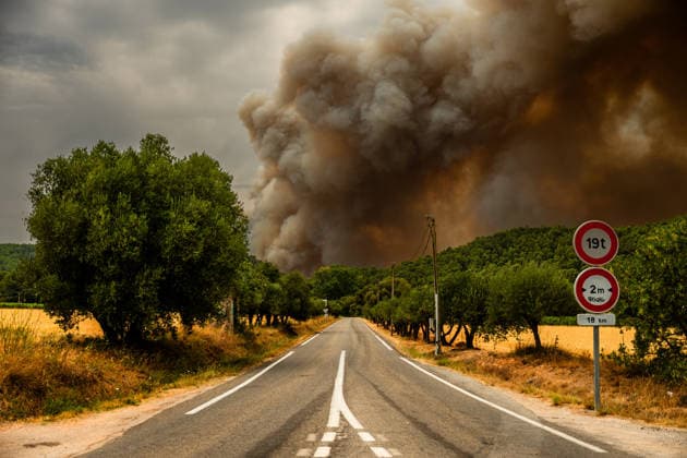 Wildfires in France - The Gros Bessillon Fire Reignited The Gros Bessillon wildfire in the Var region reignited today west of Correns, France, on July 31, 2026. Photo by Laurent Coust ABACAPRESS.com Correns France  Copyright: xCoustxLaurent ABACAx