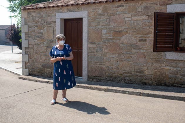 Residents of 12 of the 14 towns evacuated due to the Fermoselle fire have been relocated, and restrictions have been lifted in two municipalities. One person has been relocated due to a wildfire, as of July 31, 2026, in Formariz, Zamora, Castile and León, Spain. Castile and León Civil Protection reported this Friday that residents evacuated due to the Fermoselle fire in Zamora—from the towns of Pasariegos, Villar del Buey, Dehesa de Pedraza, Cibanal, Formariz, Muga de Sayago, Tudera, Arganín, Badilla, Cozcurrita, Zafara, Palazuelo de Sayago, and Fornillos de Fermoselle, while lockdown measures have been lifted in the municipalities of Fermoselle and Fariza, and the towns of Mámoles and Pinilla de Fermoselle remain evacuated. Thus, only the  Copyright: xPalomaxV.xEscarpax 7697491
