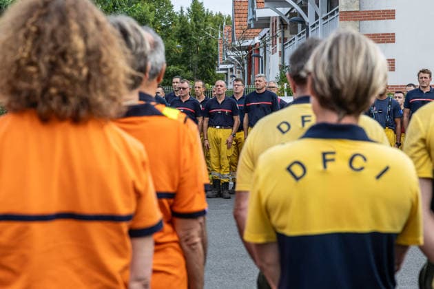 Minute Of Silence In Tribute To Fallen Firefighters In Merignac - Lege Firefighters, emergency responders and humanitarian workers observe a minute of silence in tribute to fallen firefighters who died in Mérignac during the wildfires in Lège, France, on July 31, 2026. Photo by Margot Le Gonidec ABACAPRESS.COM Lege France  Copyright: xLexGonidecxMargot ABACAx