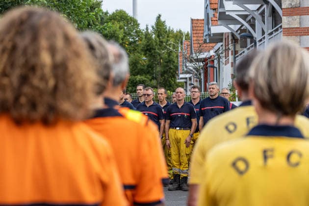 Minute Of Silence In Tribute To Fallen Firefighters In Merignac - Lege Firefighters, emergency responders and humanitarian workers observe a minute of silence in tribute to fallen firefighters who died in Mérignac during the wildfires in Lège, France, on July 31, 2026. Photo by Margot Le Gonidec ABACAPRESS.COM Lege France  Copyright: xLexGonidecxMargot ABACAx