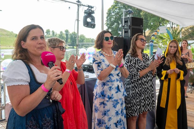 Muenchen, Eroeffnung des Sommerfestes im Olympiapark, Schirmherrin Buergermeisterin Verena Dietl, *** Munich, Opening of the Summer Festival in the Olympic Park, with Mayor Verena Dietl serving as patron,