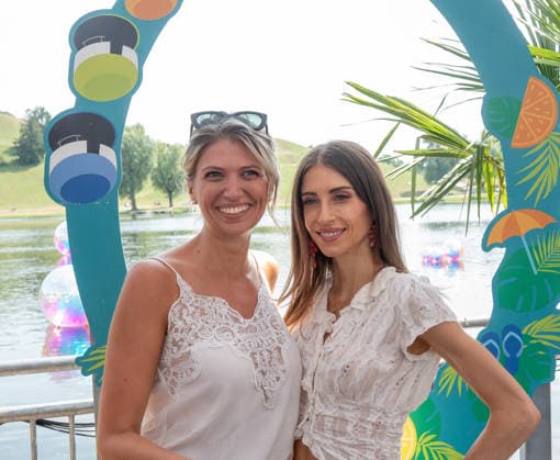 Muenchen, Eroeffnung des Sommerfestival im Olympiapark, Marilena Hofmann, Projektleiterin mit Caty Hummels *** Munich, Opening of the Summer Festival in the Olympic Park, Marilena Hofmann, Project Manager, with Caty Hummels