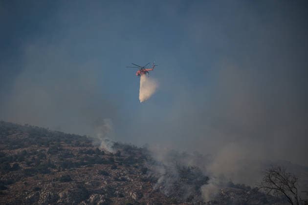 Forest fire in the Western Athens ATHENS, GREECE - JULY 31: Firefighting forces and volunteer groups work to extinguish a wildfire burning on a hill in Haidari, western Athens, Greece, on July 31, 2026. Dimitris Kapantais Anadolu Athens Greece. Editorial use only. Please get in touch for any other usage.  Copyright: x2026xAnadoluxDimitrisxKapantaisx