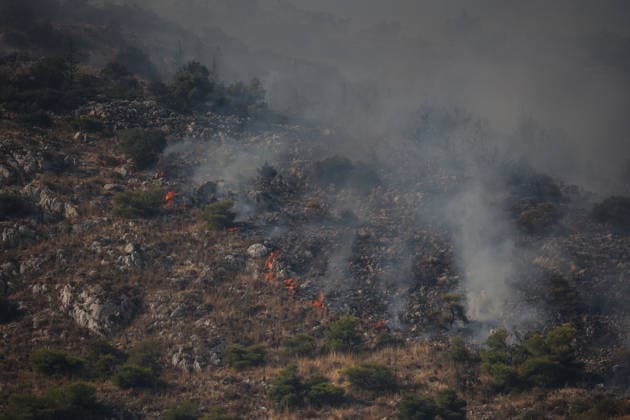 Forest fire in the Western Athens ATHENS, GREECE - JULY 31: Firefighting forces and volunteer groups work to extinguish a wildfire burning on a hill in Haidari, western Athens, Greece, on July 31, 2026. Dimitris Kapantais Anadolu Athens Greece. Editorial use only. Please get in touch for any other usage.  Copyright: x2026xAnadoluxDimitrisxKapantaisx