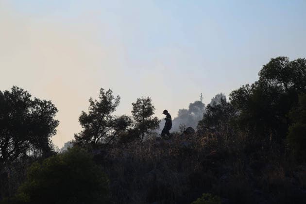 Forest fire in the Western Athens ATHENS, GREECE - JULY 31: Firefighting forces and volunteer groups work to extinguish a wildfire burning on a hill in Haidari, western Athens, Greece, on July 31, 2026. Dimitris Kapantais Anadolu Athens Greece. Editorial use only. Please get in touch for any other usage.  Copyright: x2026xAnadoluxDimitrisxKapantaisx
