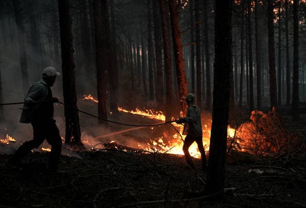 Firefighting efforts continue in Aydin s Cine AYDIN, TURKIYE - JULY 31: Firefighters extinguish fire at a forested area as aerial and ground crews continue battling a wildfire in the Cine district of Aydin, Turkiye on July 31, 2026. Mahmut Serdar Alakus Anadolu Aydin Turkey. Editorial use only. Please get in touch for any other usage.  Copyright: x2026xAnadoluxMahmutxSerdarxAlakusx