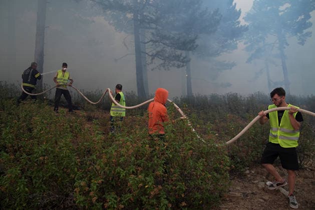 Firefighting efforts continue in Aydin s Cine AYDIN, TURKIYE - JULY 31: Firefighters extinguish fire at a forested area as aerial and ground crews continue battling a wildfire in the Cine district of Aydin, Turkiye on July 31, 2026. Mahmut Serdar Alakus Anadolu Aydin Turkey. Editorial use only. Please get in touch for any other usage.  Copyright: x2026xAnadoluxMahmutxSerdarxAlakusx