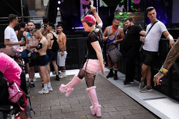 AMSTERDAM - A WorldPride Street Party on Het Beursplein. Because this 30th edition of Pride Amsterdam is also the 10th celebration of World Pride, the event lasts two weeks this year instead of one. As a result, the Canal Parade, the colorful boat parade normally the grand finale of Pride Amsterdam, is taking place halfway through the event this year. RAMON VAN FLYMEN ANP netherlands out - belgium out  Copyright: xx x564649812x originalFilename: 564649812.jpg