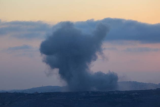 Israeli forces continue attacking south Lebanon, violating ceasefire NABATIEH, LEBANON - JULY 31: Thick plumes of smoke rises from the area following the Israeli strike carried out despite the ceasefire and the framework agreement, in the town of Kfar Tebnit in Nabatieh, Lebanon on July 31, 2026. Ramiz Dallah Anadolu Nabatieh Lebanon. Editorial use only. Please get in touch for any other usage.  Copyright: x2026xAnadoluxRamizxDallahx