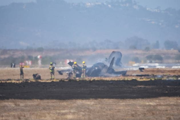 F-35 crashes near US air base in California SAN DIEGO, USA - JULY 31: An F-35B Lightning II assigned to Marine Aircraft Group 11 crashed at Marine Corps Air Station Miramar in San Diego, California, United States on July 31, 2026. The pilot, the sole occupant, ejected safely and was recovered after the aircraft went down around 10 a.m., igniting a small brush fire that was quickly contained by firefighting crews. The cause of the crash remains under investigation. Wai Lee Michael Ho Anadolu San diego United States. Editorial use only. Please get in touch for any other usage.  Copyright: x2026xAnadoluxWaixLeexMichaelxHox
