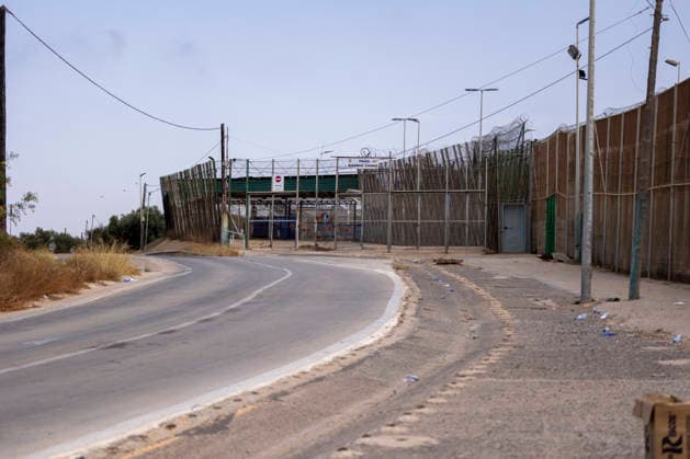 Another attempt at a mass crossing thwarts the reopening of the Melilla border and prolongs the blockade of the Paso del Estrecho border crossing. Border fence, July 31, 2026, in Melilla, Spain. The reopening of the border between Melilla and Morocco, scheduled for this Friday afternoon to allow the passage of thousands of people who have been stranded since 10:00 p.m. on Thursday, has once again been thwarted by a new attempt at a mass entry into the autonomous city. JULY 31, 2026 OPE BORDER FENCE BORDER FENCE Ángela Ríos JULY 31, 2026 Melilla Melilla, Spain  Copyright: xÃngelaxRiosx 7697711