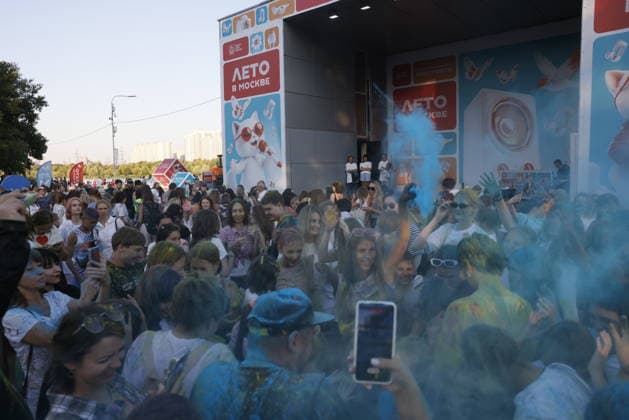 Holi Festival of Colors in Moscow, MOSCOW, RUSSIA - JULY 31: People throw colored powder into the air as they celebrate the Holi Festival of Colors in Moscow, Russia on July 31, 2026. The traditional Indian festival, which symbolizes the arrival of spring and the victory of good over evil, has become a popular entertainment event among locals, drawing thousands of participants who dance to music and cover each other in vibrant powders. Yulia Morozova Anadolu Moscow City Rusya. Editorial use only. Please get in touch for any other usage.  Copyright: x2026xAnadoluxYuliaxMorozovax