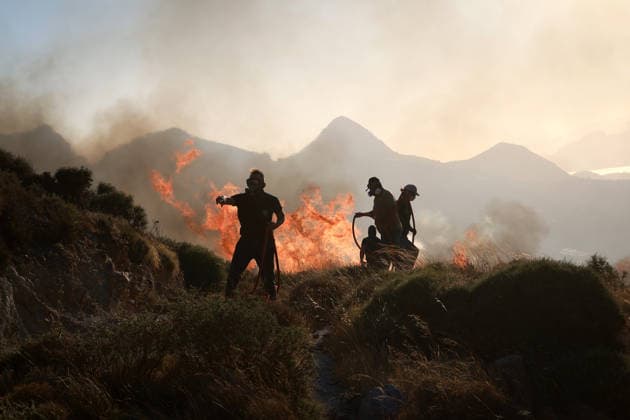 Wildfires continue in Rethymno region of Crete CRETE, GREECE - JULY 31: Firefighters battle a wildfire burning near the village of Drimiskos in the Rethymno region on the island of Crete, Greece, on July 31, 2026. Costas Baltas Anadolu Crete Greece. Editorial use only. Please get in touch for any other usage.  Copyright: x2026xAnadoluxCostasxBaltasx