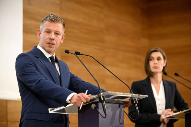 Hungarian PM Magyar Holds Press Conference As The Paks Nuclear Plant Is Expected To Shut Down Hungarian Prime Minister Peter Magyar holds a press conference with Laszlo Nagy, Deputy CEO of the Paks Power Plant, at the Paks Nuclear plant in Paks, Hungary. The power plant was forced to reduce capacity and is expected to shut down completely early next week due to drought affecting the Danube. Paks Hungary  Copyright: xBalintxSzentgallayx originalFilename: szentgallay-hungaria260731_npC5c.jpg