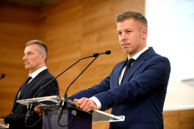 Hungarian PM Magyar Holds Press Conference As The Paks Nuclear Plant Is Expected To Shut Down Hungarian Prime Minister Peter Magyar holds a press conference with Laszlo Nagy, Deputy CEO of the Paks Power Plant, at the Paks Nuclear plant in Paks, Hungary. The power plant was forced to reduce capacity and is expected to shut down completely early next week due to drought affecting the Danube. Paks Hungary  Copyright: xBalintxSzentgallayx originalFilename: szentgallay-hungaria260731_npie5.jpg