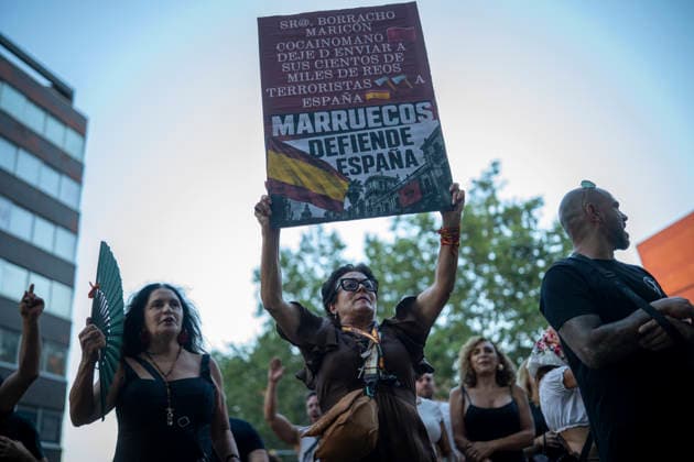 Protest Against the Migration Crisis Outside the Moroccan Consulate in Barcelona Several protesters gathered outside the Moroccan consulate on July 31, 2026, in Barcelona, Catalonia, Spain. The demonstration, organized by Núcleo Nacional, aims to express opposition to the migration crisis that has unfolded in Ceuta over the past few days, when more than 40,000 migrants swam across the Alboran Sea to enter Spanish territory. JULY 31, 2026 MOROCCAN CONSULATE MIGRANTS MIGRATION CRISIS CATALONIA NÚCLEO NACIONAL Lorena Sopê Barcelona Catalonia Barcelona Catalonia Spain  Copyright: xLorenaxSopÃªnax 7697795