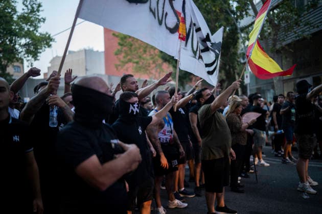 Protest Against the Migration Crisis Outside the Moroccan Consulate in Barcelona Several protesters gathered outside the Moroccan consulate on July 31, 2026, in Barcelona, Catalonia, Spain. The demonstration, organized by Núcleo Nacional, aims to express opposition to the migration crisis that has unfolded in Ceuta over the past few days, when more than 40,000 migrants swam across the Alboran Sea to enter Spanish territory. JULY 31, 2026 MOROCCAN CONSULATE MIGRANTS MIGRATION CRISIS CATALONIA NÚCLEO NACIONAL Lorena Sopê Barcelona Catalonia Barcelona Catalonia Spain  Copyright: xLorenaxSopÃªnax 7697809