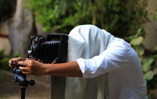 August 1, 2026, Cairo, Egypt: CAIRO, EGYPT Ã¢â‚¬ JULY 2026: Egyptian photojournalist Fareed Kotb poses with his restored 1930 Zeiss Ikon camera in Cairo, Egypt. Kotb gained international recognition for using the nearly century-old camera during his Project 1930, documenting the FIFA World Cup 2026 with a vintage camera manufactured in the same year as the inaugural FIFA World Cup. Cairo Egypt  - ZUMAq101 20260801_zna_q101_005 Copyright: xAbdullahxHamadax
