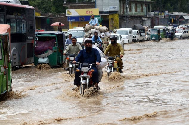 July 31, 2026, Peshawar, Peshawar, Pakistan: Residents wade through flooded street as monsoon rains inundate Peshawar..People wade through a flooded street during heavy monsoon rain in Peshawar, Khyber Pakhtunkhwa province, Pakistan, on July 31, 2026. Pakistan s Meteorological Department (PMD) forecast the current monsoon spell to continue until August 5, warning of widespread rain, thunderstorms, heavy to very heavy downpours, and the risk of urban flooding, flash floods, landslides and river flooding across parts of the country. Peshawar Pakistan - ZUMAa217 20260731_znp_a217_002 Copyright: xHussainxAlix