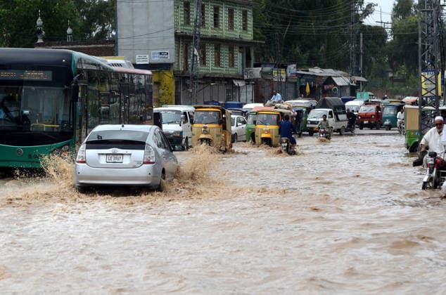 July 31, 2026, Peshawar, Peshawar, Pakistan: Residents wade through flooded street as monsoon rains inundate Peshawar..People wade through a flooded street during heavy monsoon rain in Peshawar, Khyber Pakhtunkhwa province, Pakistan, on July 31, 2026. Pakistan s Meteorological Department (PMD) forecast the current monsoon spell to continue until August 5, warning of widespread rain, thunderstorms, heavy to very heavy downpours, and the risk of urban flooding, flash floods, landslides and river flooding across parts of the country. Peshawar Pakistan - ZUMAa217 20260731_znp_a217_004 Copyright: xHussainxAlix